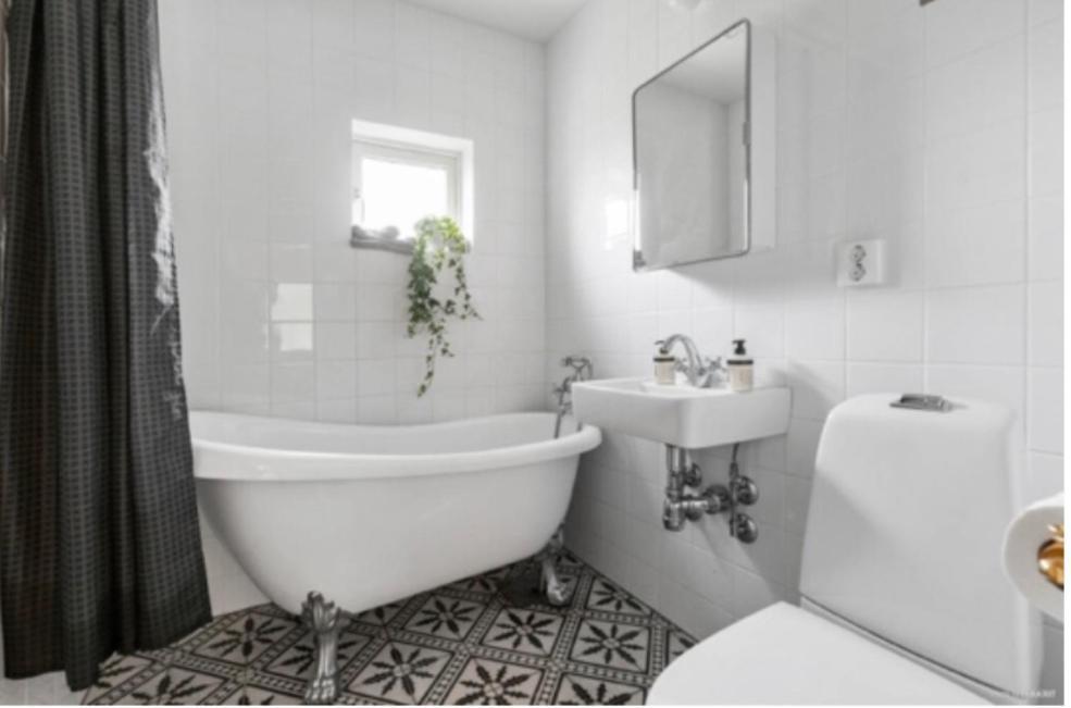Cheerful Three Room Villa At Stroemstad City Center Экстерьер фото